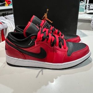 Jordan 1 low “REVERSE BRED PEBBLE SWOOSHED”